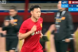 比赛第64分钟，20岁杜月徵替补上场换下迪马塔